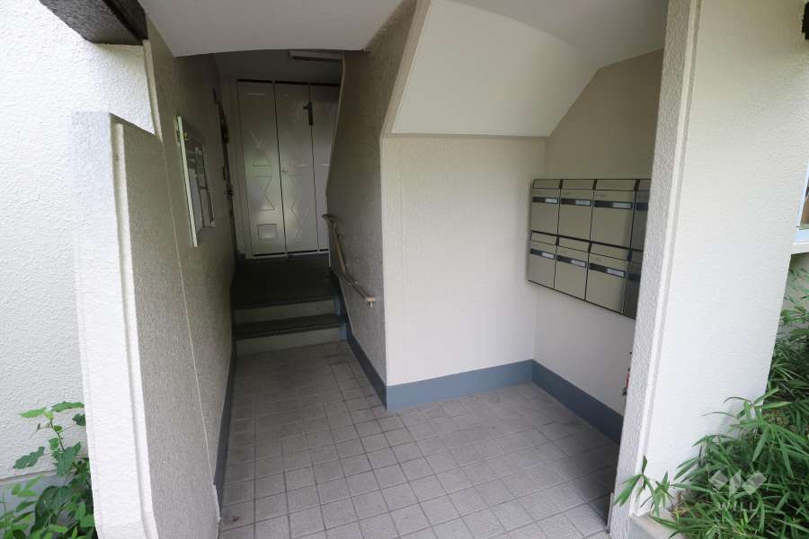 住戸入り口(共用ポスト)