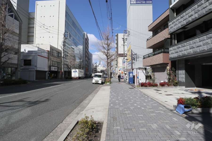 敷地南側の前面道路