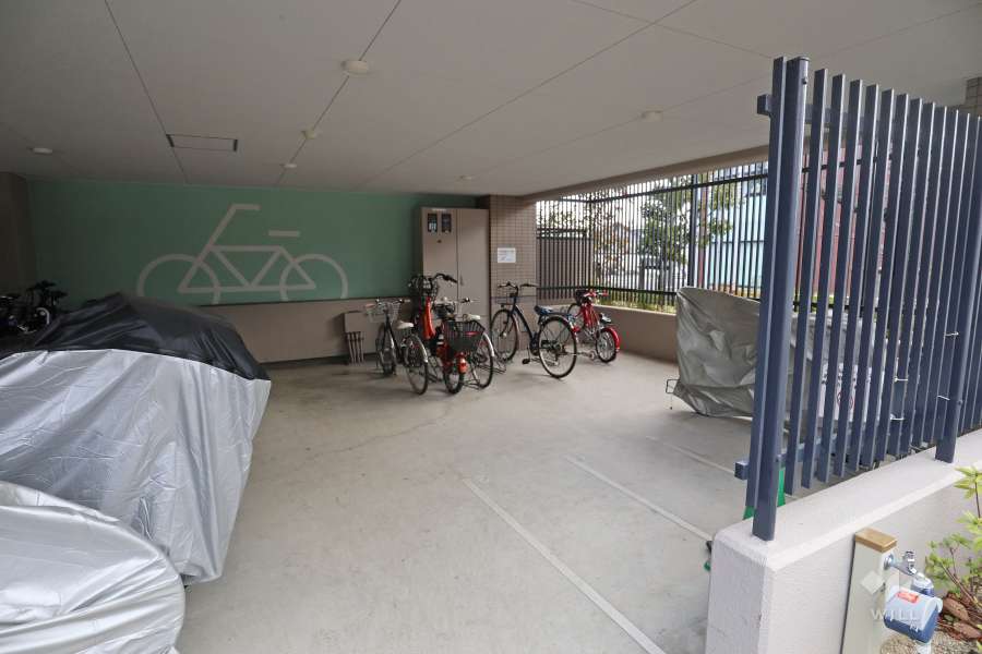 駐輪場とバイク置場