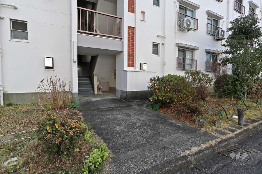 住戸入り口へのアプローチ