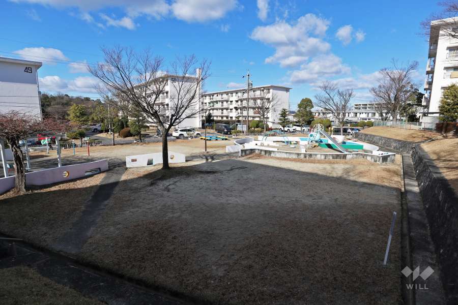 北東側にある、相生山団地内の広場