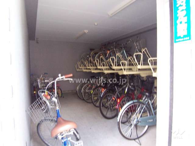屋内にある駐輪場