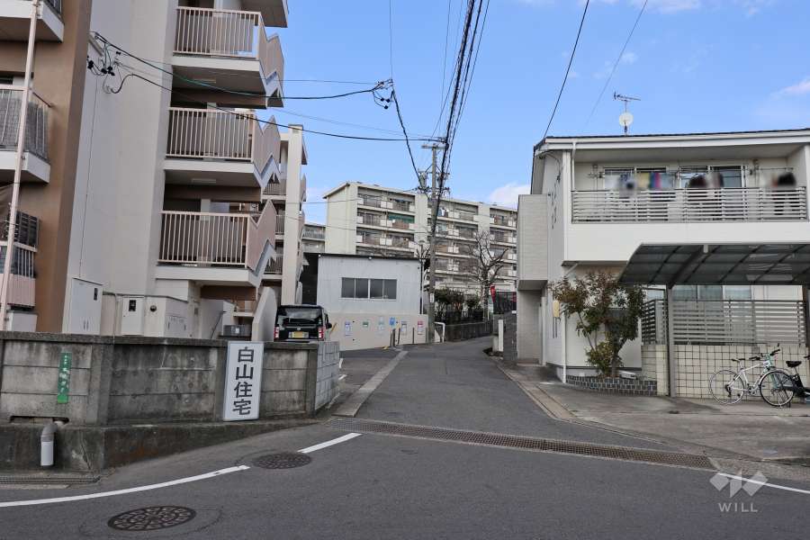 敷地東側の前面道路