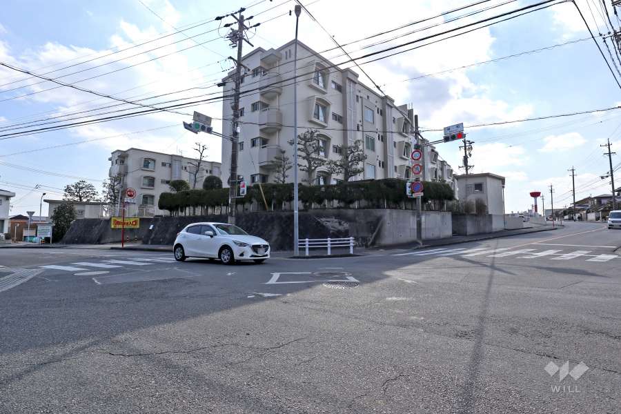 敷地北側と東側前面道路