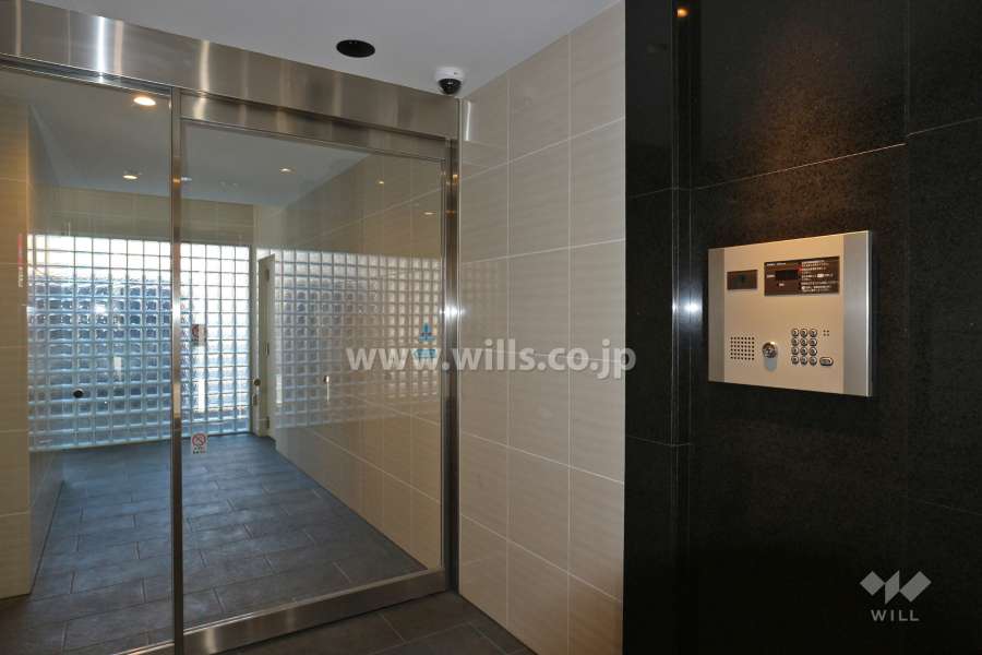 エントランスはオートロック付きです。