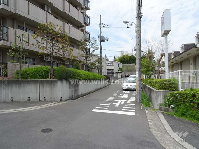 敷地北東側の前面道路