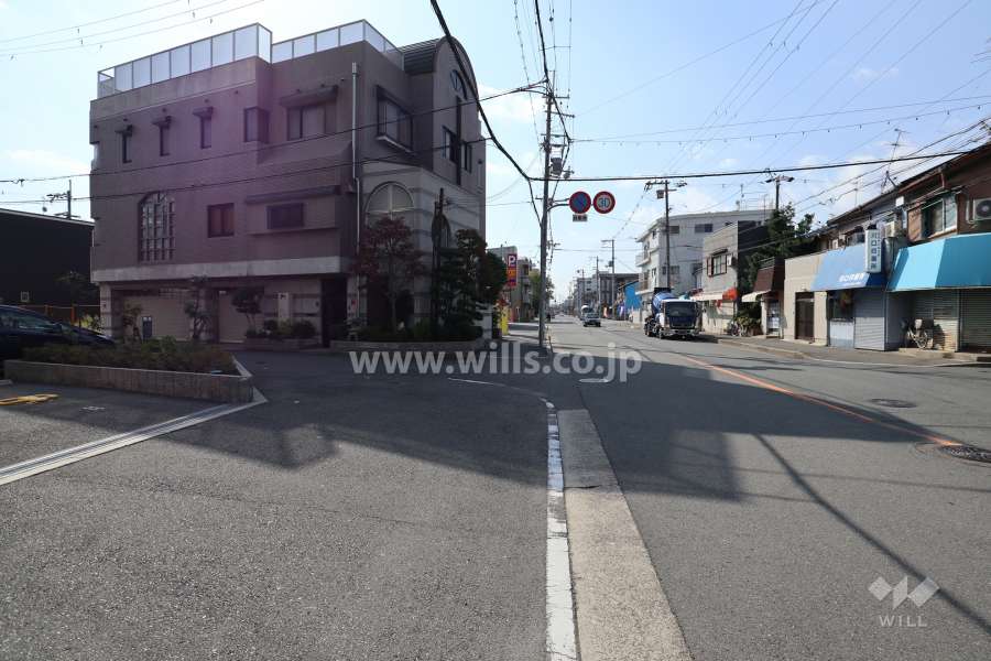 敷地北側の前面道路(東側から)