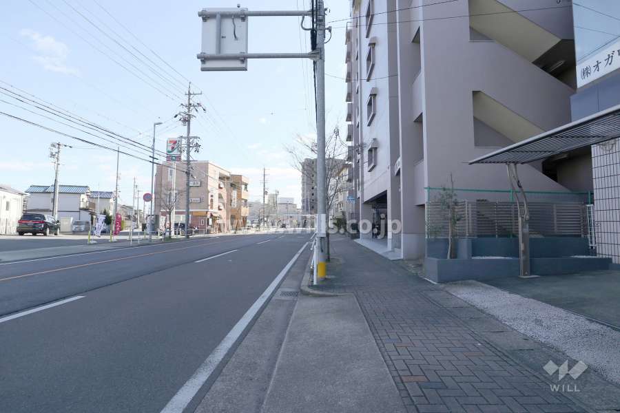 敷地北東側の前面道路