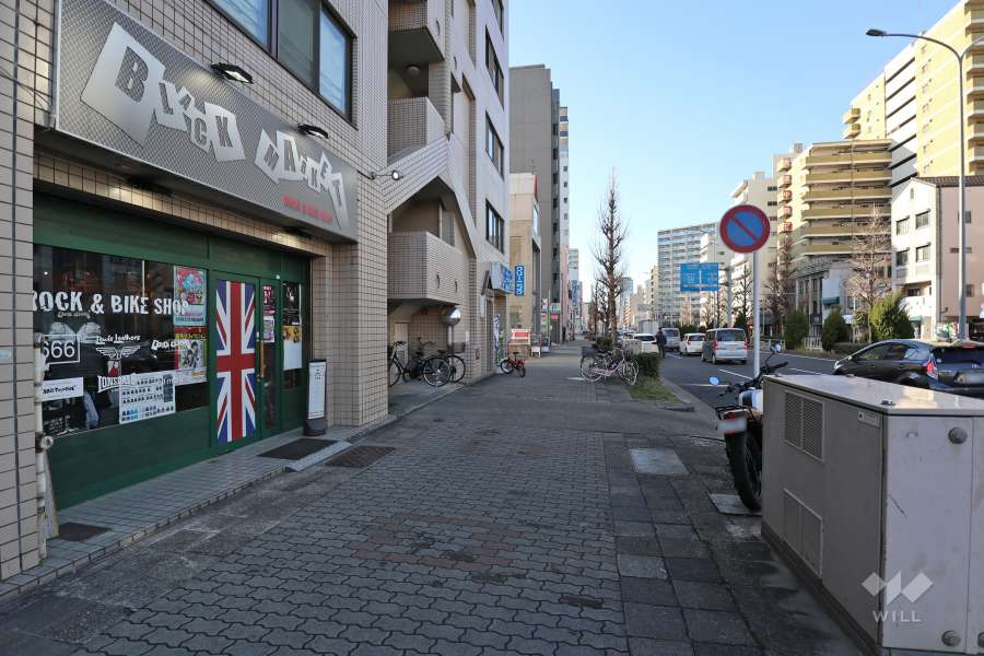 敷地北側の前面道路（北東側から）