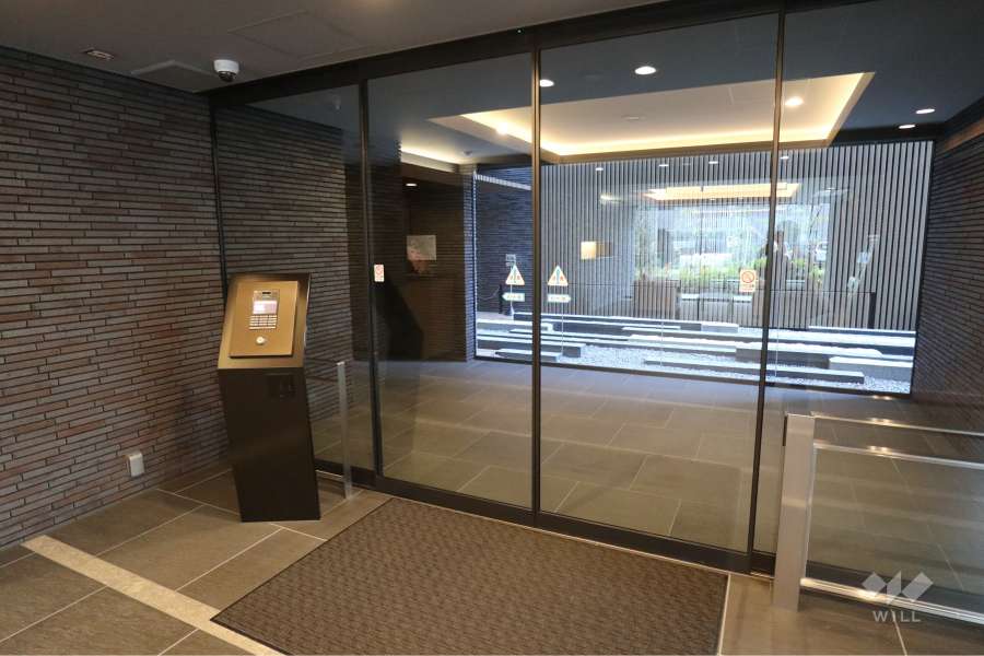 エントランスはオートロック付きです。
