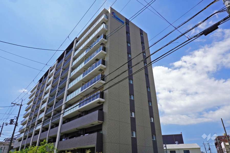 プレサンスロジェ塚本の外観（北東側から）