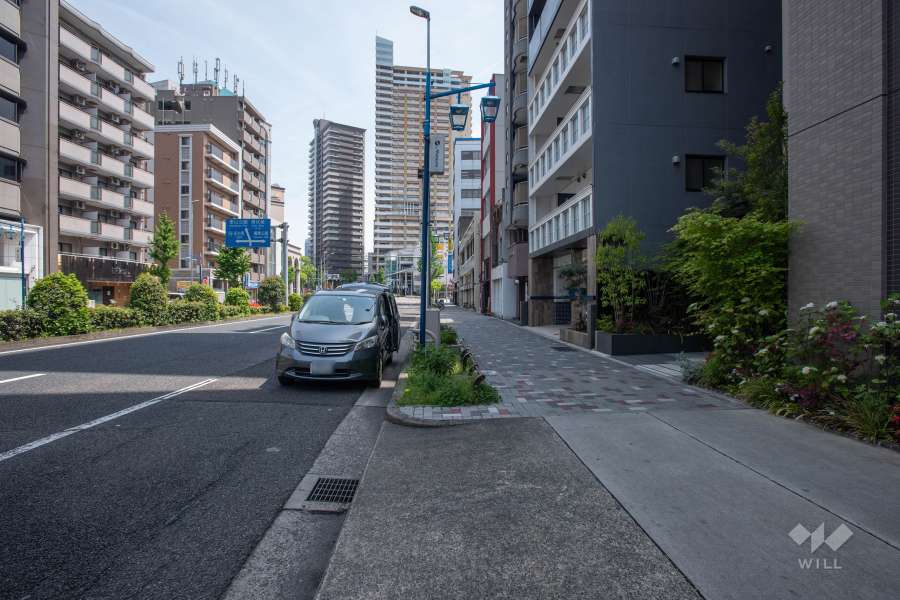 13敷地北側の前面道路（西側から）