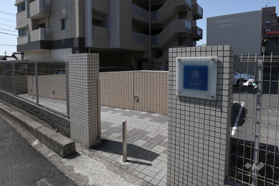 敷地東側の通用口