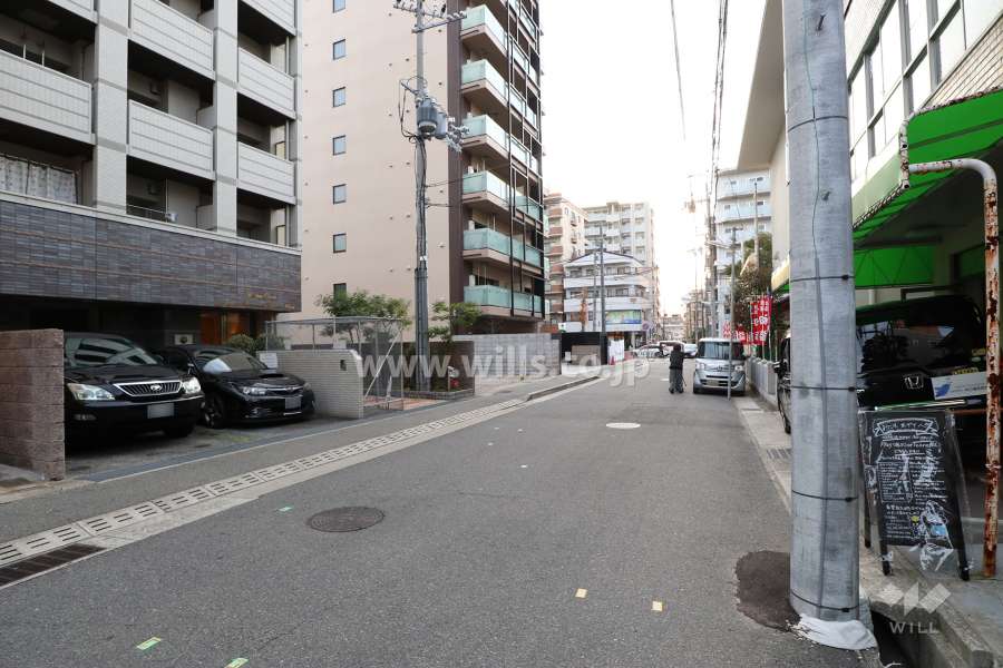 敷地北側の前面道路（東側から）