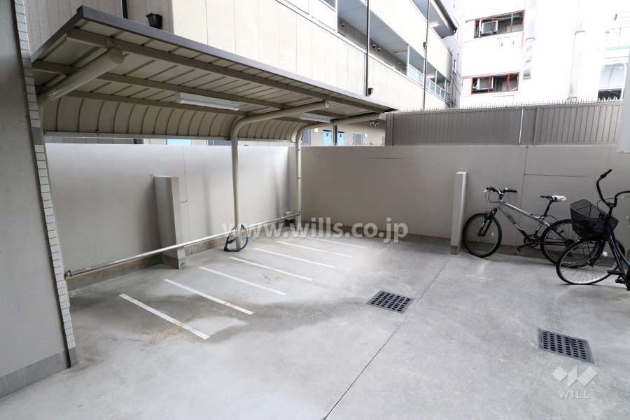 駐輪場とバイク置場