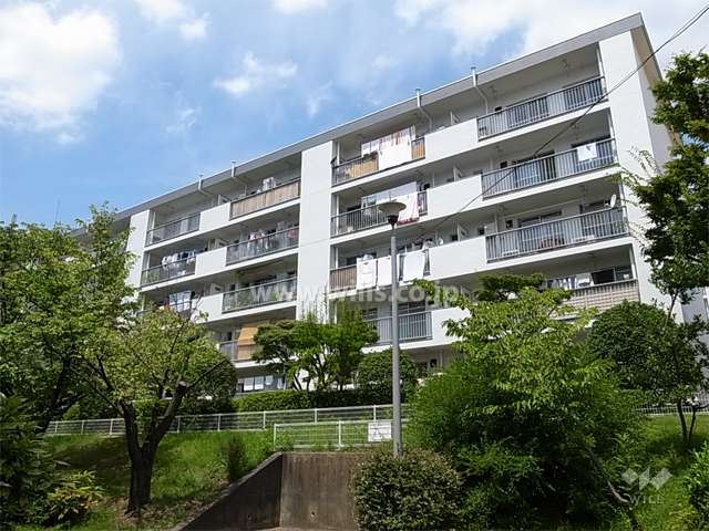 府公社千里竹見台団地A-3棟の外観(南東側から)