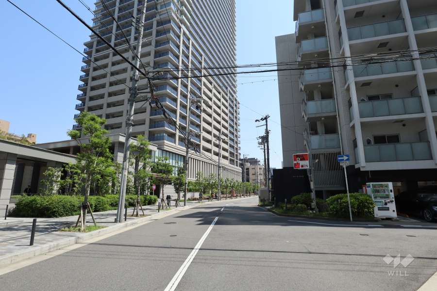 敷地南側の前面道路