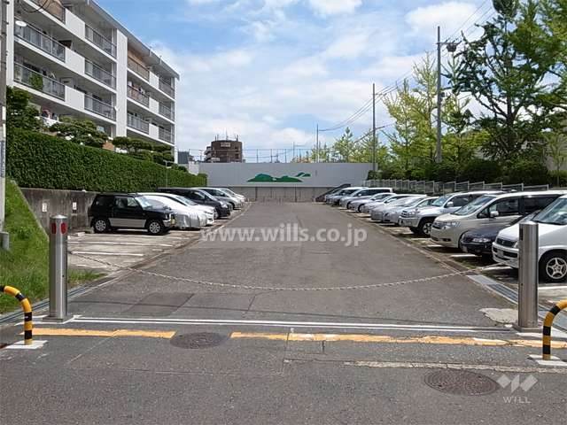 敷地内駐車場（ロボットゲート付き）