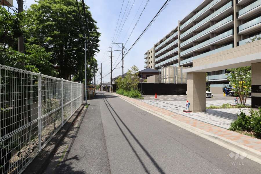 敷地南東側の前面道路