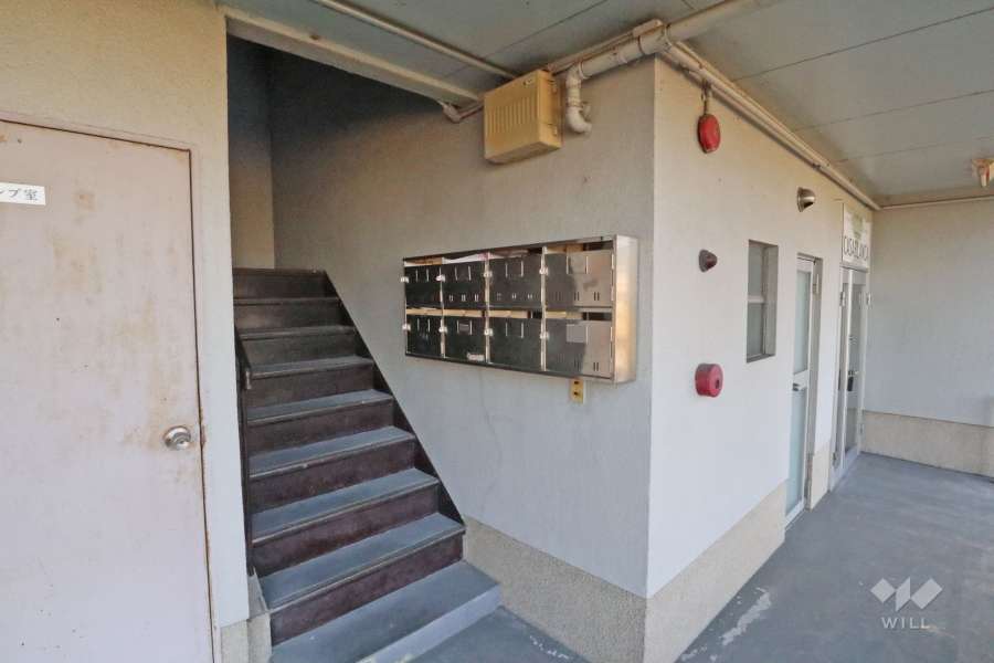 住戸出入り口と共用ポスト