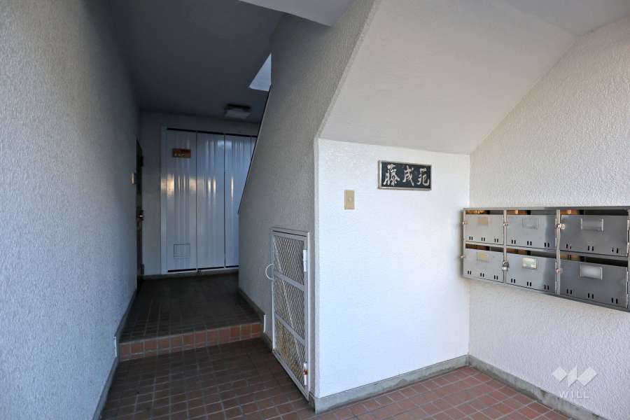 住戸入り口（共用ポスト）
