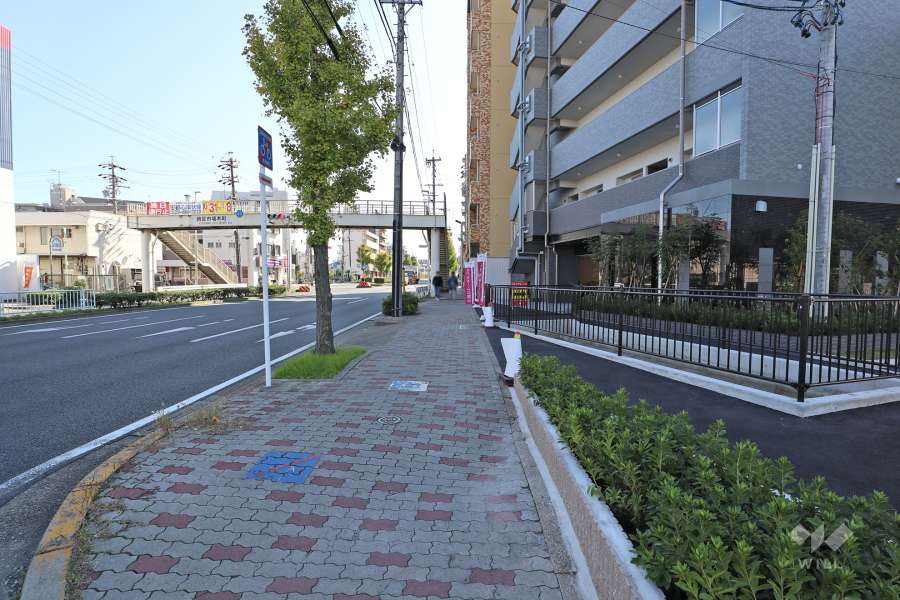 敷地北側の前面道路