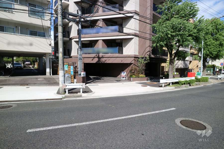 駐車場出入り口