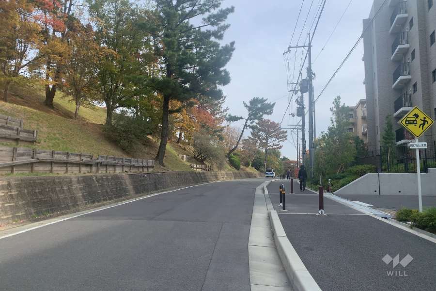 敷地北東側の前面道路
