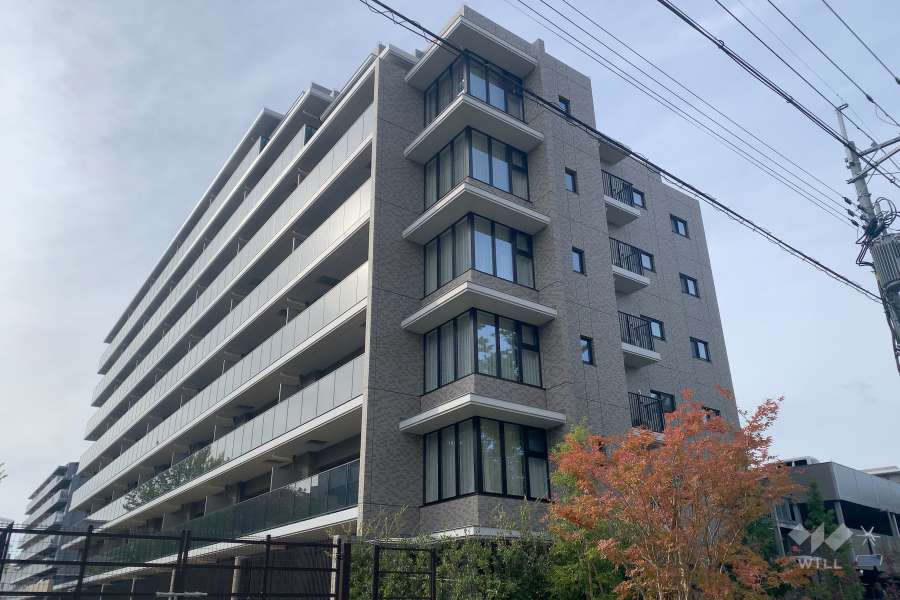 ジオ北千里藤白台B棟の外観(南東側から)