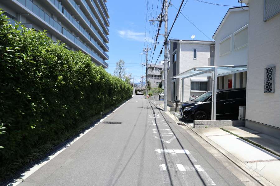 敷地東側の前面道路
