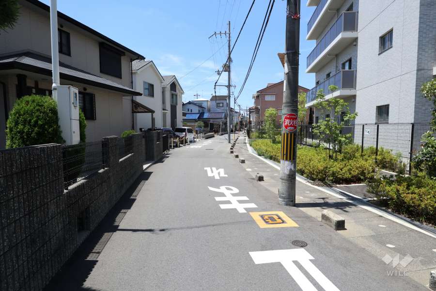 敷地南側の前面道路