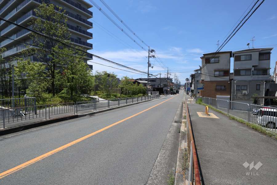 敷地北側の前面道路