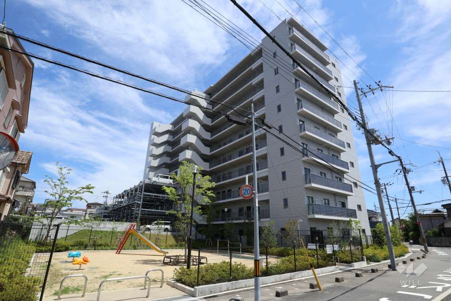 レーベン高槻エアリープレイスの外観（南西側から）