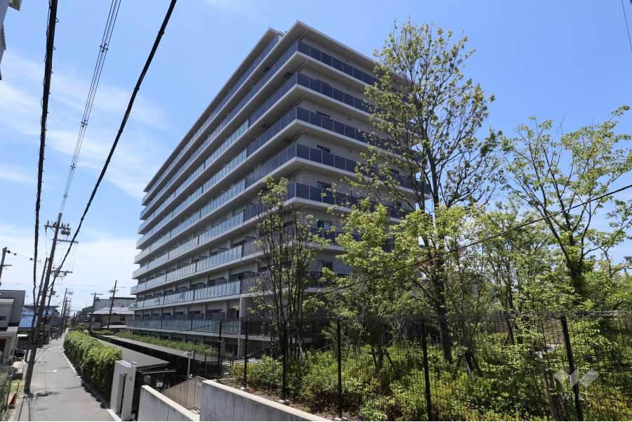 レーベン高槻エアリープレイスの外観（北東側から）