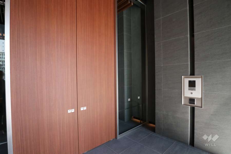 エントランスはオートロック付きです。