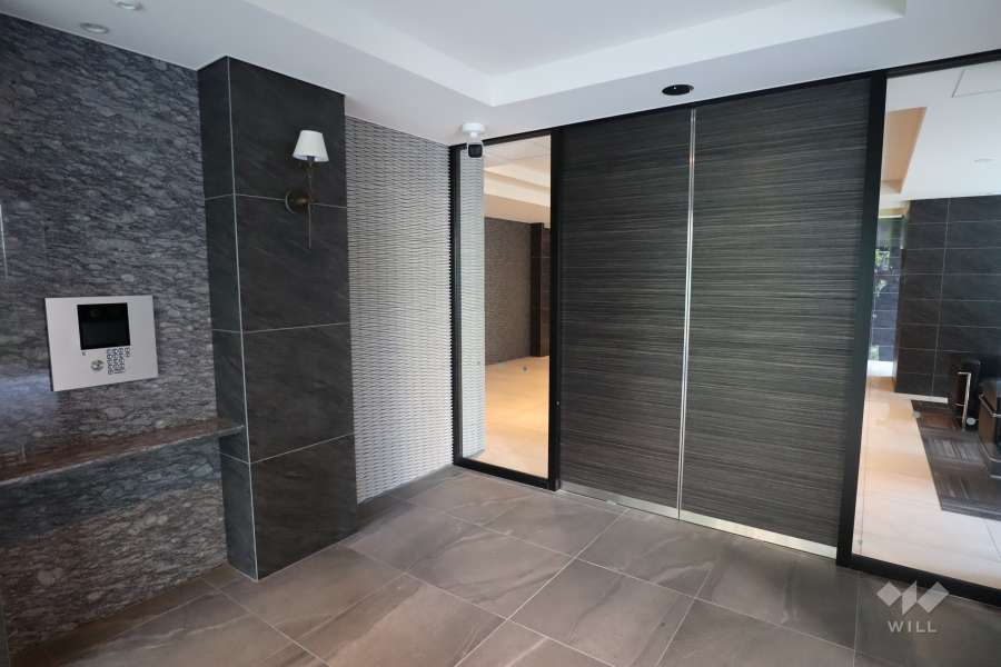 敷地東側の前面道路（南側から）