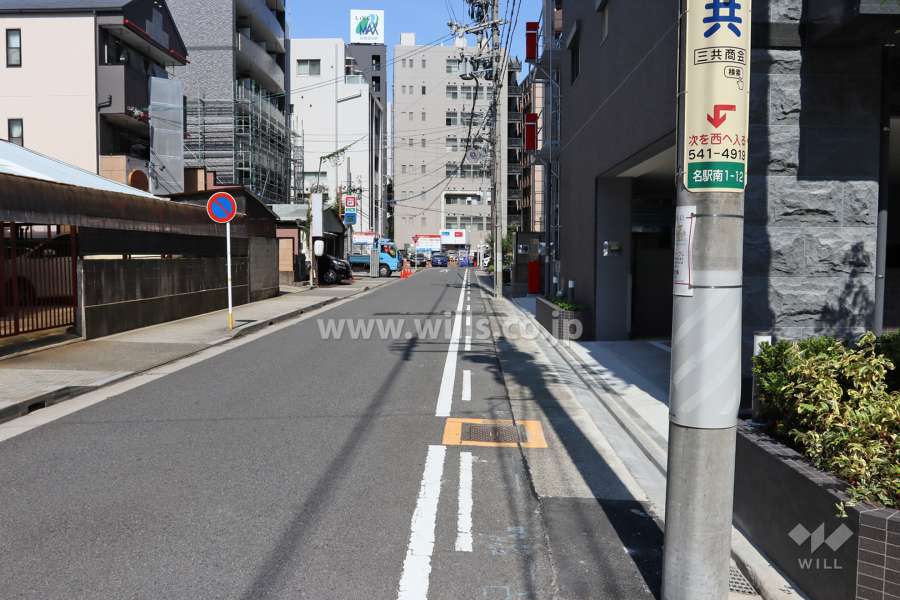敷地北側の前面道路