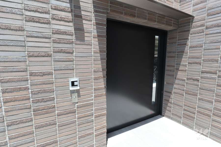 駐輪場の出入口。（オートロックのドア付き）