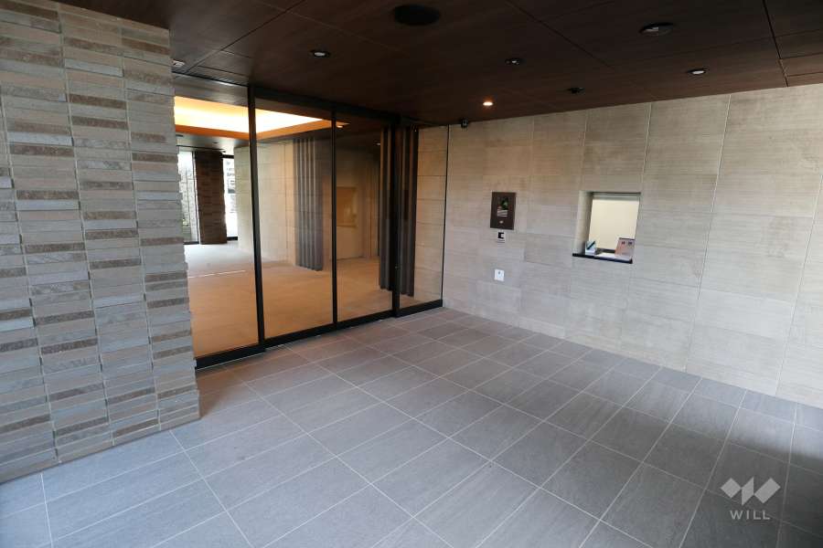 エントランスはオートロック付きです。