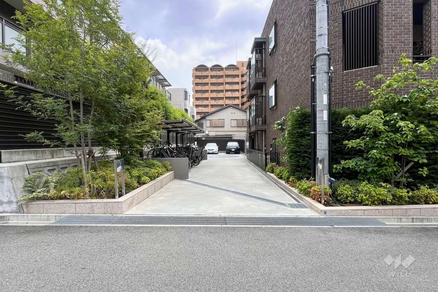 駐車場の出入口