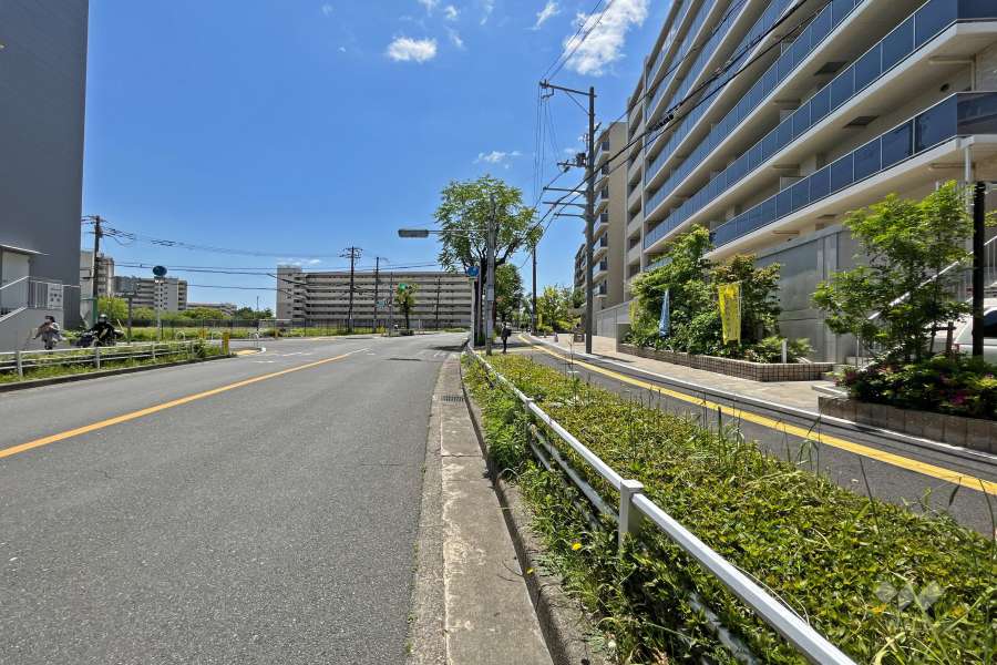 敷地東側の前面道路