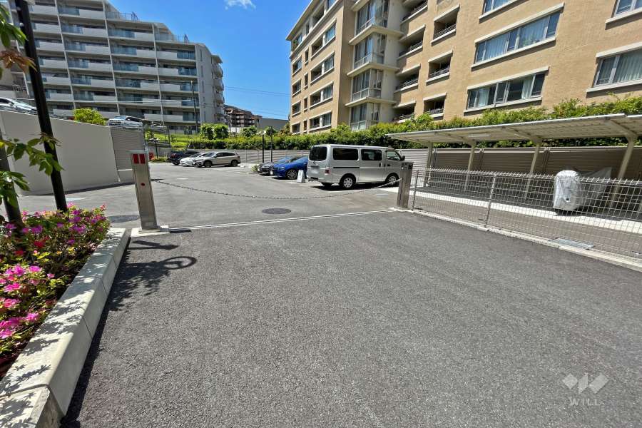 駐車場出入り口（ロボットゲート付き）