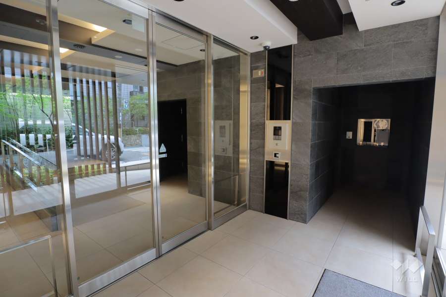 エントランスはオートロック付きです。