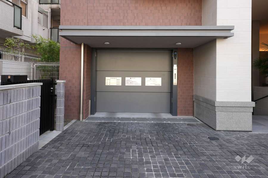 駐車場の出入口（カーリフト）