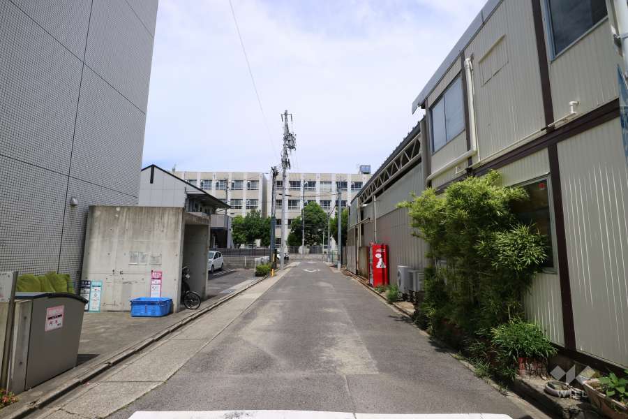 敷地北側前面道路（一方通行）