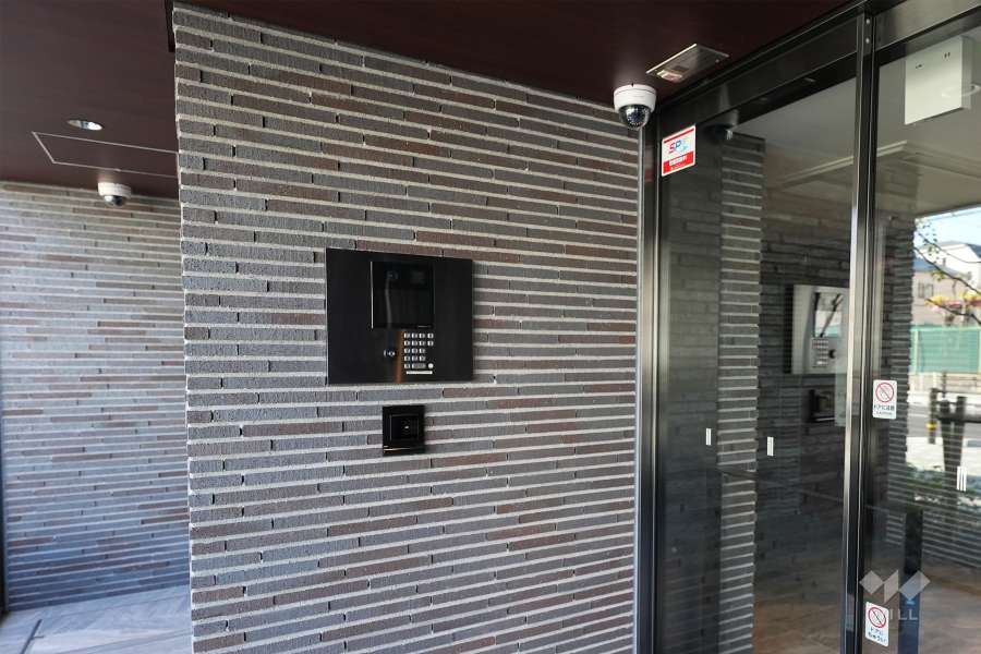 エントランスはオートロックです。