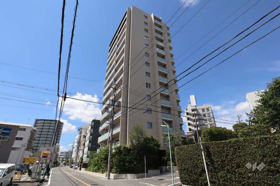 プラウド名東一社の外観（南東側から）