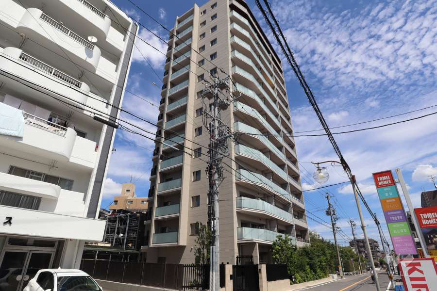 プラウド名東一社の外観（南西側から)