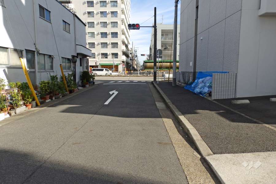 敷地北側の前面道路