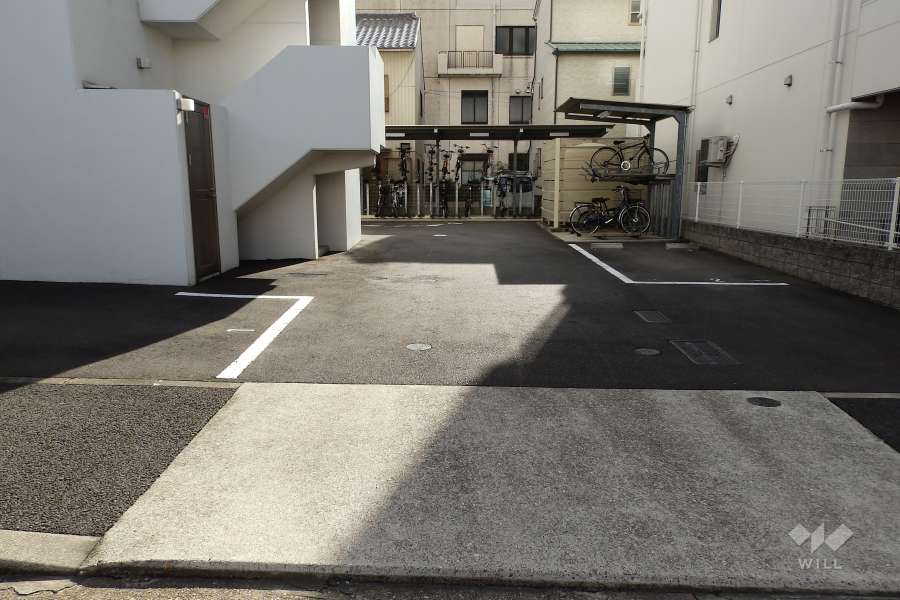 駐車場の出入口（南側）